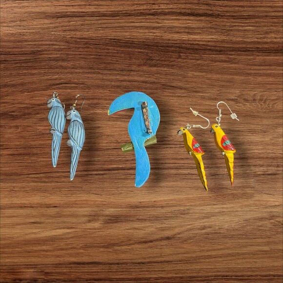 Hand-Carved Parrot Earrings & Brooch Set - Vibrant & Quirky jungle tropical - Picture 2 of 9